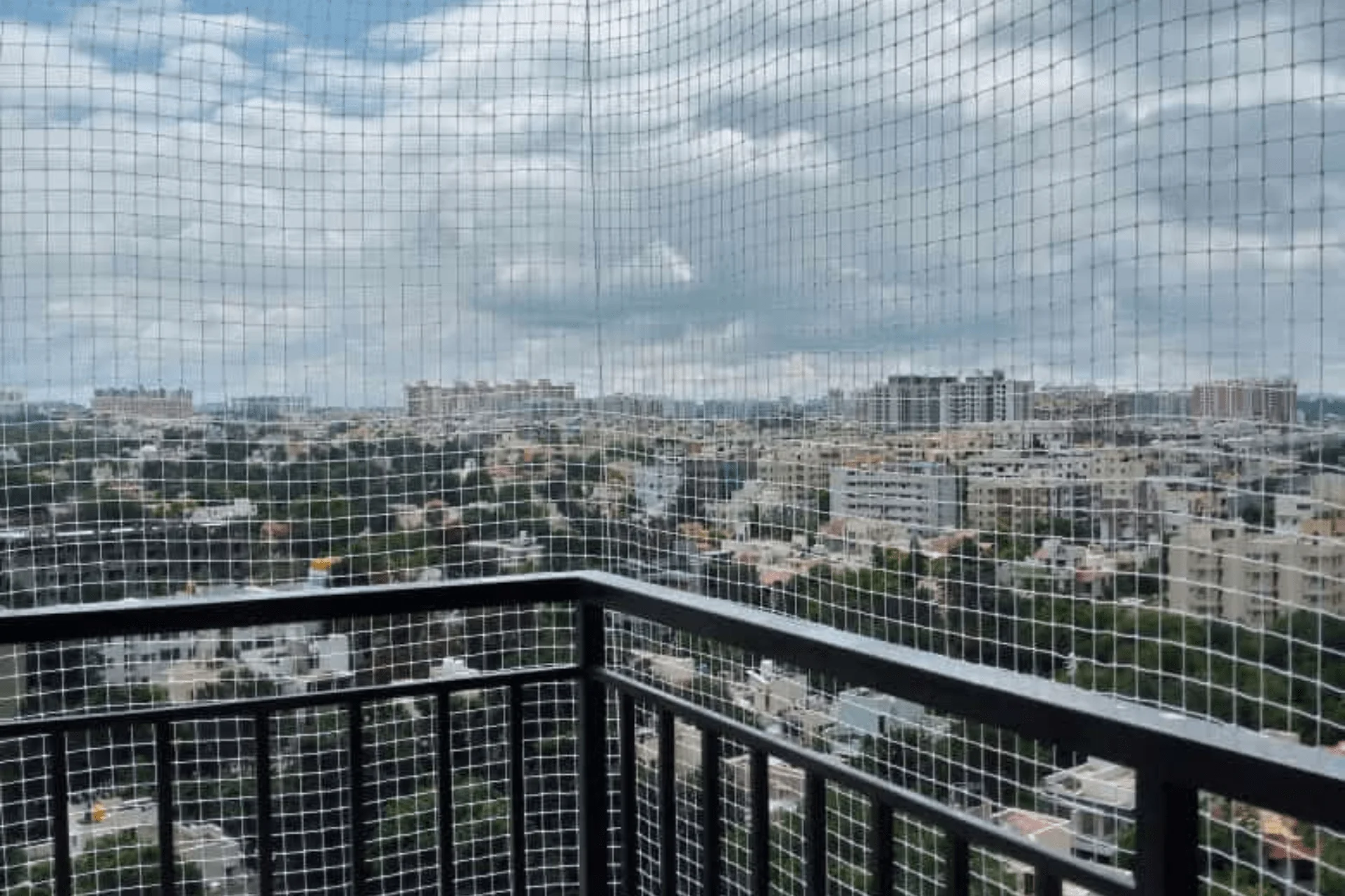 Balcony safety net installation