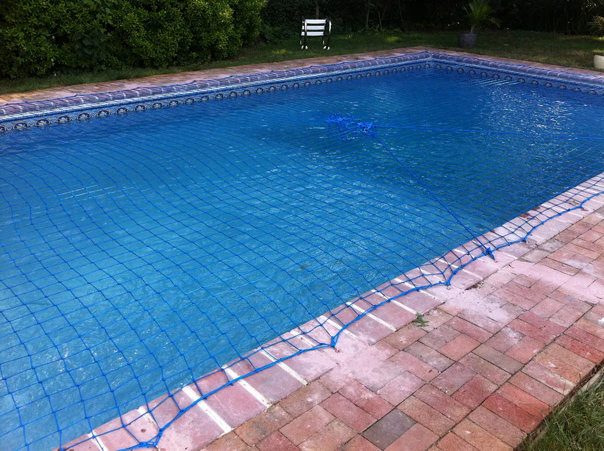 Swimming pool safety nets